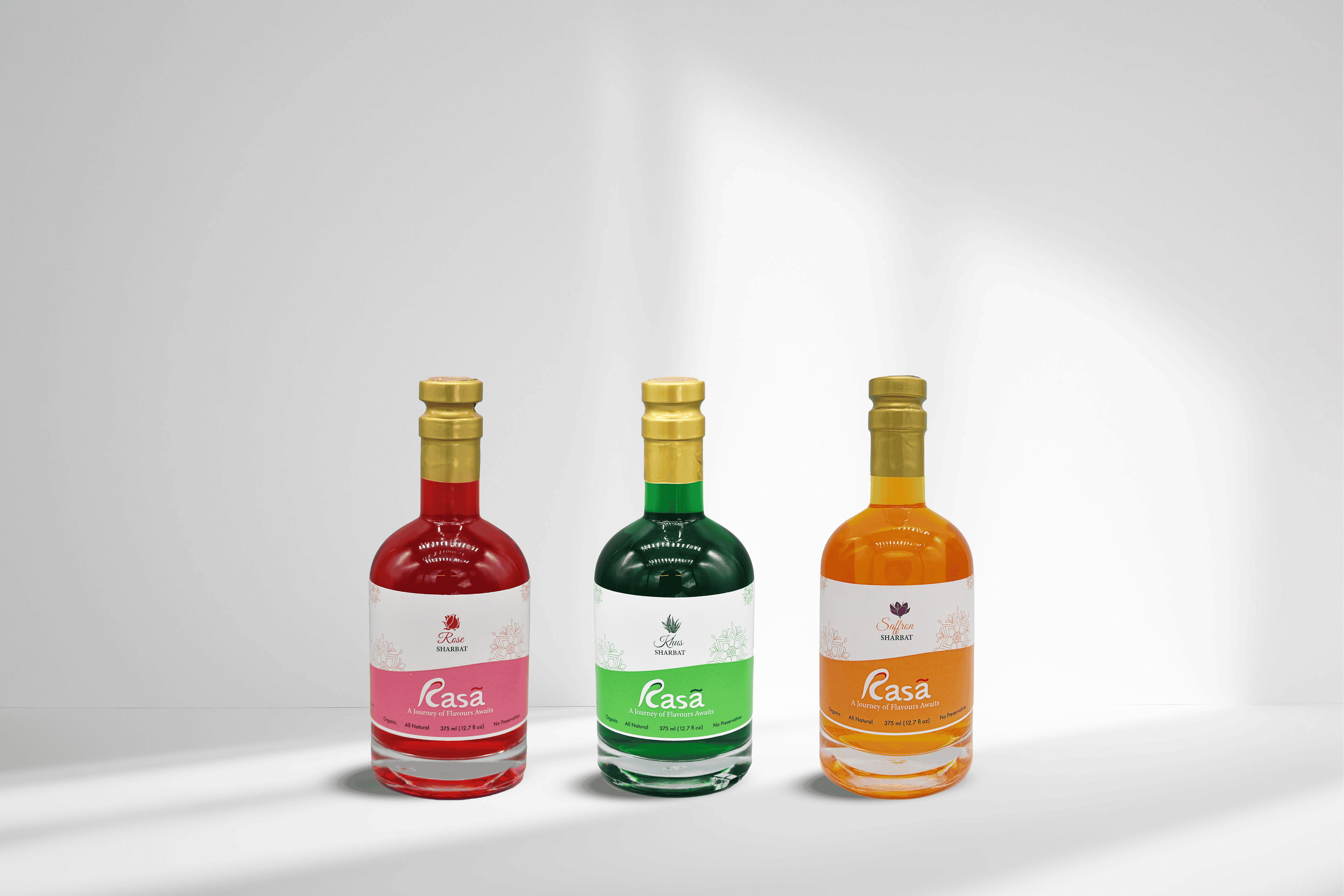 Bottle mockup showcasing Rasã label applied on glass with foil highlights
